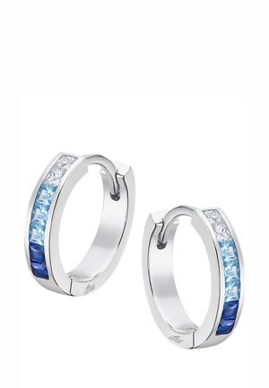 Boucles d'oreilles en argent avec une rangée de pierres bleues et transparentes, avec une finition lisse et polie et un design géométrique.