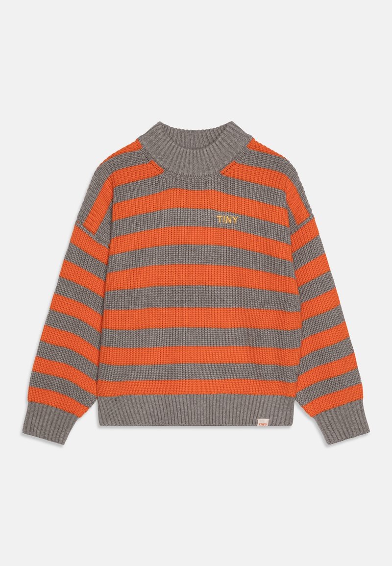 Pull pour enfant avec de larges rayures horizontales orange et gris, col et poignets côtelets, et "TINY" brodé sur la poitrine ainsi qu'une étiquette à l'ourlet.