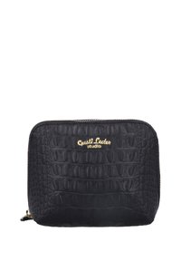 Borsa nera in pelle con motivo coccodrillo, logo dorato "Gusti Leder studio" e chiusura con zip. Texture liscia con bordi arrotondati.