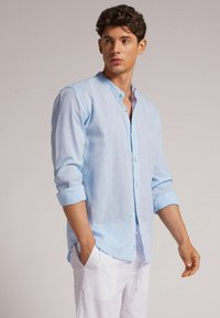 IUMAN Intimissimi Uomo MANDARIN-COLLAR - Košile - hellblau  i   light blue