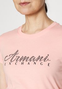 Armani Exchange T-shirt estampada - rose shade