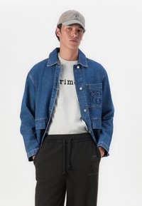 Marimekko POWERI UNISEX  - Giacca di jeans - worn indigo