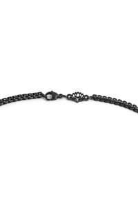 Colier din metal negru cu un închizător decorativ în formă de floare de lotus. Lanțul este legat cu migală, având o textură netedă și lucioasă.