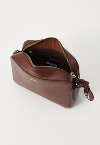 BOSS LIRIEL CROSSBODY - Axelremsväska - brown