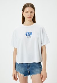Koton CREW NECK - Camiseta estampada - white
