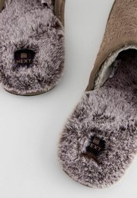 Next Slip-on sandaler - sand brown