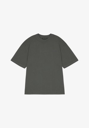 Mørkegrå bomulds T-shirt med korte ærmer, rund halsudskæring og et lille prægede logo på venstre bryst. Glat tekstur og afslappet pasform.