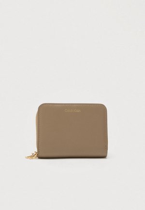 MEDIUM FLAP FLAP ZIP AROUND - Portefeuille - desert taupe