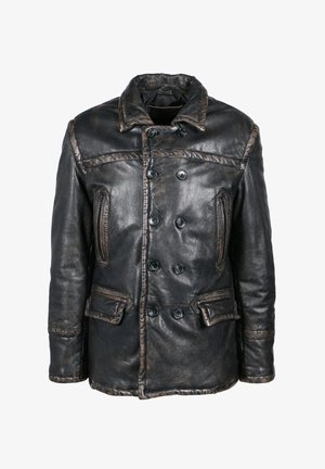 Zwarte leren jas met een dubbelgebreid ontwerp, vier voorkezen en een robuuste textuur. Bevat grote zwarte knopen en contrasterende stiksels.