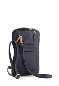Marineblå læder crossbody taske med guldfarvet hardware, lynlåslukning og præget branding. Har en aftagelig, justerbar skulderrem og udvendige lommer.