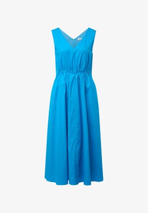 Robe sans manches bleue avec un décolleté en V, taille froncée et jupe évasée fluide. Fabriquée en tissu doux d'une couleur unie.