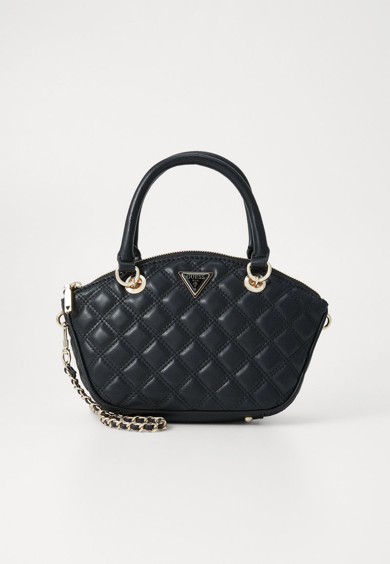 Borsa a tracolla nera trapuntata in materiale sintetico con dettagli in metallo color oro, manici doppi e tracolla a catena staccabile per opzioni di trasporto versatili.