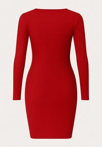 Czerwona, prążkowana sukienka bodycon z długimi rękawami, okrągłym dekoltem i dopasowanym fasonem. Gładka tekstura, długość do połowy uda.