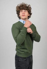 Dalle Piane Cashmere V-NECK - Strickpullover - verde khaki