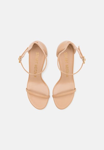 Stuart Weitzman Sandále na vysokom opätku - beige