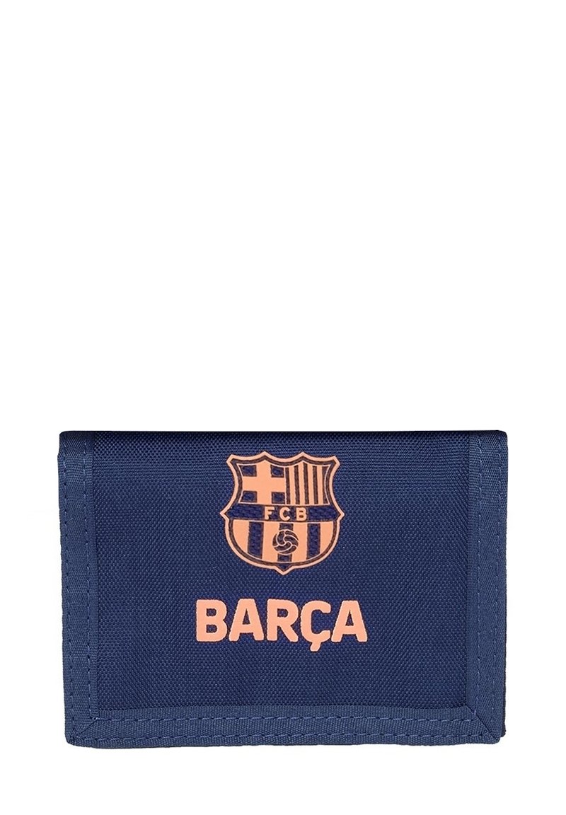 Granatowy portfel z herbem FC Barcelona i napisem "BARÇA" nadrukowanym poniżej pomarańczowymi literami.