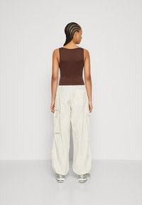 BDG Urban Outfitters SLASH NECK TANK - Top - chiccory coffee (19-1419tcx)