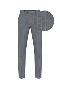 Szare spodnie w prążki wykonane z teksturowanej tkaniny. Mają dopasowany krój, paski na pasek oraz zapięcie na guziki. Zawiera zbliżenie na strukturę materiału.