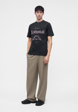 Han Kjøbenhavn, HEART REGULAR TEE UNISEX - T-shirt print - dark grey