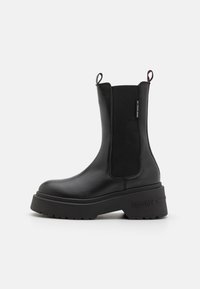 CHUNKY CHELSEA - Kozačky na platformě - black