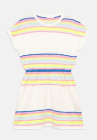 Balta īsā piedurkņu kleita ar horizontālām svītrām pasteļrozā, zilos, dzeltenos un tumši zilos toņos. Elastīga jostasvieta veido pieguļošu siluetu.