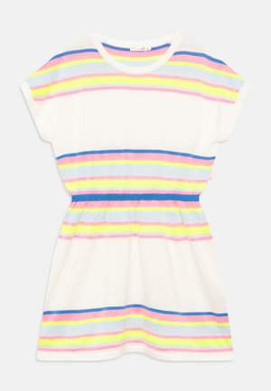 Abito a maniche corte bianco con strisce orizzontali nei colori pastello rosa, blu, giallo e navy. La vita elasticizzata crea una silhouette aderente.
