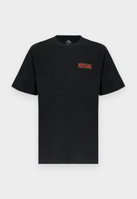 T-shirt en coton noir avec un col rond. Présente un logo "RIPCURL" rouge et jaune sur le côté gauche de la poitrine. Manches courtes, coupe standard.