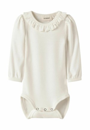 Body blanco de bebé de manga larga con textura acanalada, cuello con volantes y cierre de broches en la parte inferior.