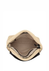 Beige geweven handtas met een zwarte leren bodem, voorzien van een ritssluiting, een ruim interieur met een gladde voering en een zijvak.