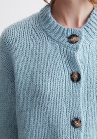 Marc O'Polo DENIM BUTTONS - Adīta jaka - light blue melange