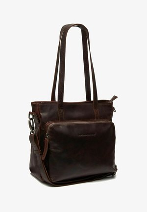 Sac fourre-tout en cuir marron avec deux longues poignées. Comprend une poche zipée à l'avant et des coutures contrastées. Texture lisse avec un design sobre.