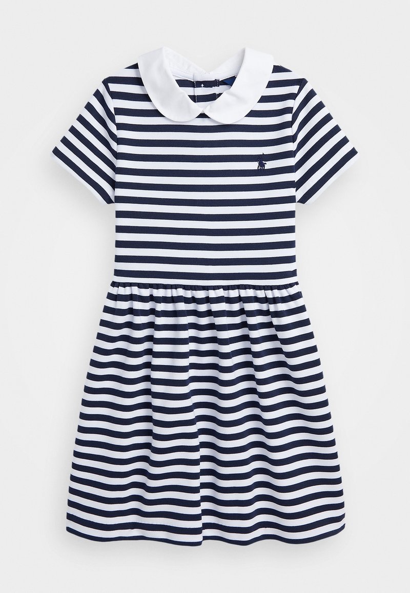 Granatowo-białe, w paski, sukienka z krótkim rękawem z białym kołnierzykiem typu Peter Pan i małym haftowanym logo na piersi.