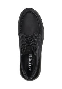 Czarne skórzane buty z zaokrąglonym noskiem, kontrastowym przeszyciem oraz sznurowanym zapięciem. Posiadają wyściełane wnętrze oraz markową wkładkę.