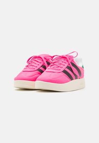 adidas Originals GAZELLE HOME UNISEX - Sneakers - lucid pink/core black/green