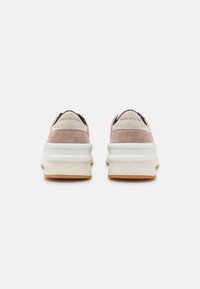 MOA - Master of Arts Sneakers - pink