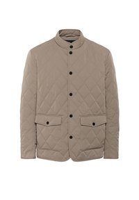Chaqueta acolchada color beige con cuello alzado, que presenta botones negros, dos bolsillos frontales y un patrón de diamante texturizado.