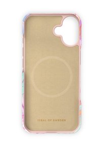 Telefonetui med en pink kant, marmor-lignende pastel design og en beige tekstureret bagside. Har logoet "IDEAL OF SWEDEN" nederst.