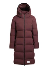 Burgunderfarbene Pufferjacke mit einer langen Silhouette, hohem Kragen, horizontalen Steppnähten und einem Reißverschluss auf der Vorderseite. Verfügt über ein Logotag am Saum.