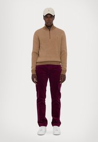 Polo Ralph Lauren STRETCH STRAIGHT FIT CORDUROY TROUSER - Broek - ruby