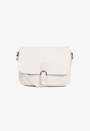 Borsa a tracolla bianca in pelle con chiusura a pattina, dotata di un dettaglio in metallo a fibbia e di una tracolla regolabile. Texture liscia e linee pulite.