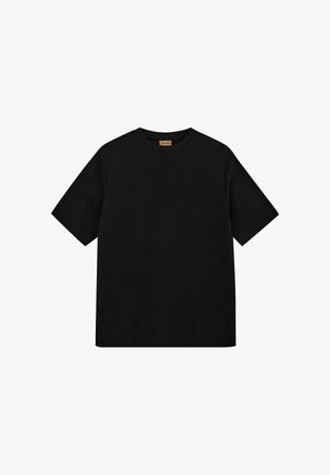 Črna kratkokrka majica iz bombaža z okroglo ovratnikom, ki ima preprost dizajn brez vidnih logotipov ali vzorcev.