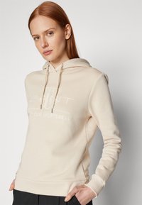 GANT TONAL SHIELD HOODIE - Hoodie - soft oat