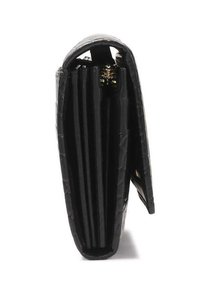 Portafoglio in pelle nera con finish testurizzato, dotato di più slot per carte e di un vano con zip, mostrato in una vista laterale.
