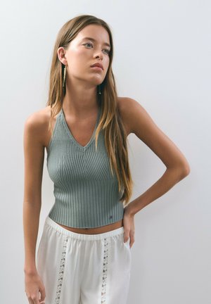 Top - verde tila