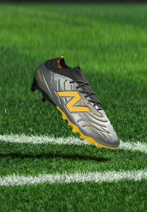 New Balance, TEKELA V5 TEAM FG - Футболни обувки за твърд терен - harbor grey/black cement
