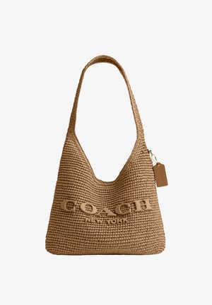 Punutud tant äärisega õlakott laiade rihmadega, esiküljel reljeefne tekst "COACH NEW YORK" ja küljele kinnitatud nahkmärgis.