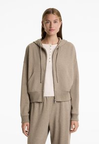 OYSHO WIDE-SLEEVE HOODED  - Mikina so zipsom - khaki