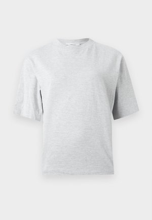 Ανοιχτό γκρι κοντομάνικο T-shirt με στρογγυλή λαιμόκοψη και χαλαρή εφαρμογή, εμφανιζόμενο σε απλό λευκό φόντο.