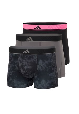 Tre paia di boxer da uomo Adidas: neri con accenti rosa, grigi e con motivo a gradiente nero; cinture elastiche con design del logo.