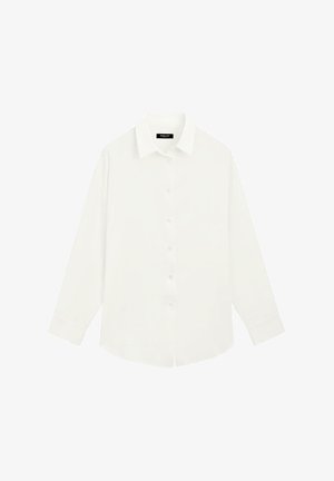 Weißes, langärmliges Hemd mit Knöpfen, spitzem Kragen und Manschetten, minimalistisches Design, flach auf weißem Hintergrund präsentiert.